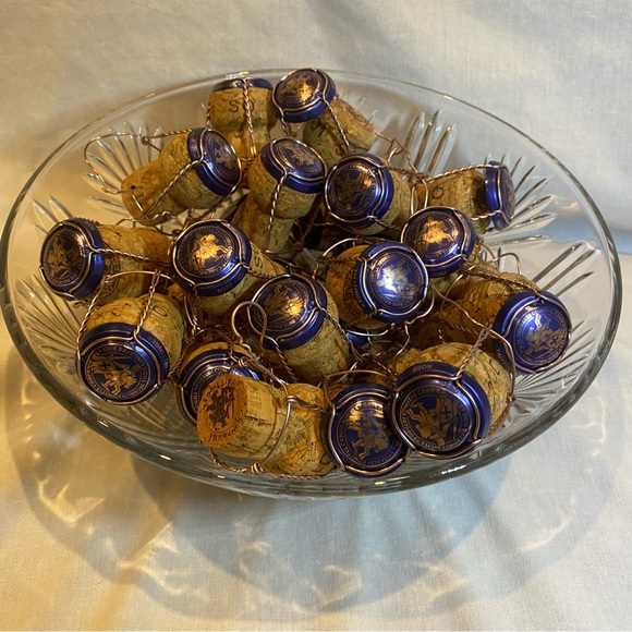 30 Sets Tattinger Prestige Brut Rose Corks & Cages - Picture 5 of 6